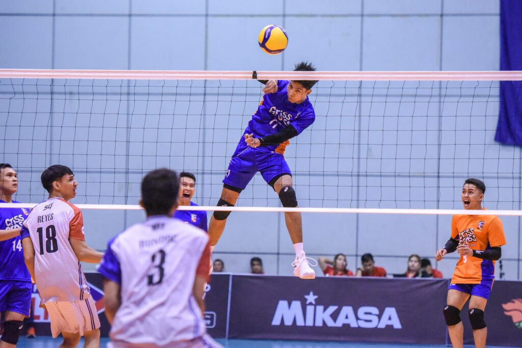 Francis Saura showcases his skill and leadership for the King Crunchers during their dominant victory in the 2024 Spikers' Turf Invitational. [Photo credit: Spikers' Turf]