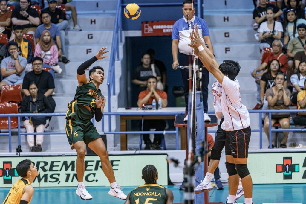 Cignal HD Spikers rally from a first-set loss to dominate the FEU Ultras in their Spikers’ Turf Invitational Conference semifinal matchup [Spikers Turf images]