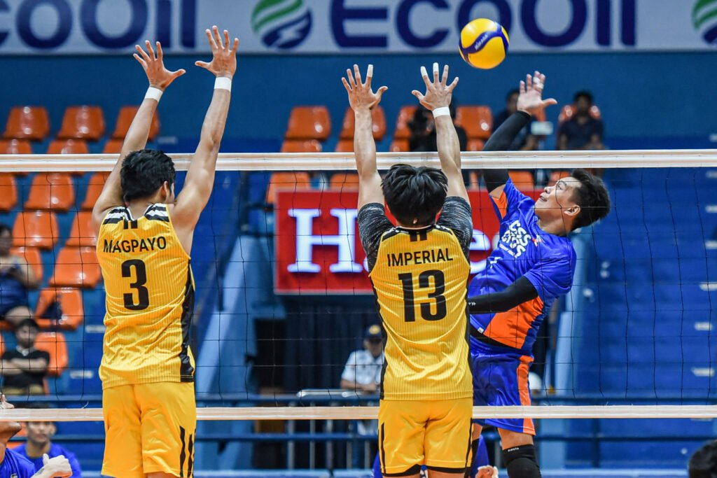 Nico Almendras shines with 19 points in a key win for Criss Cross. [Spikers' Turf photo]