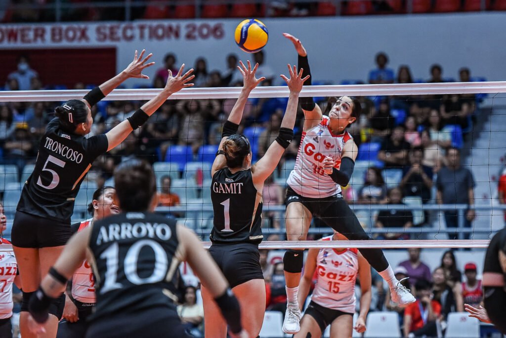 Brooke Van Sickle led the charge with 17 points in a dominant Petro Gazz win. [PVL Images]