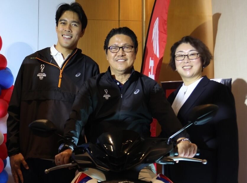 PHILIPPINE National Volleyball Federation president Ramon “Tats” Suzara strikes a pose on a Honda Winner X with Alas Pilipinas team captain Bryan Bagunas (left) and Honda Philippines president Sayaka Arai.