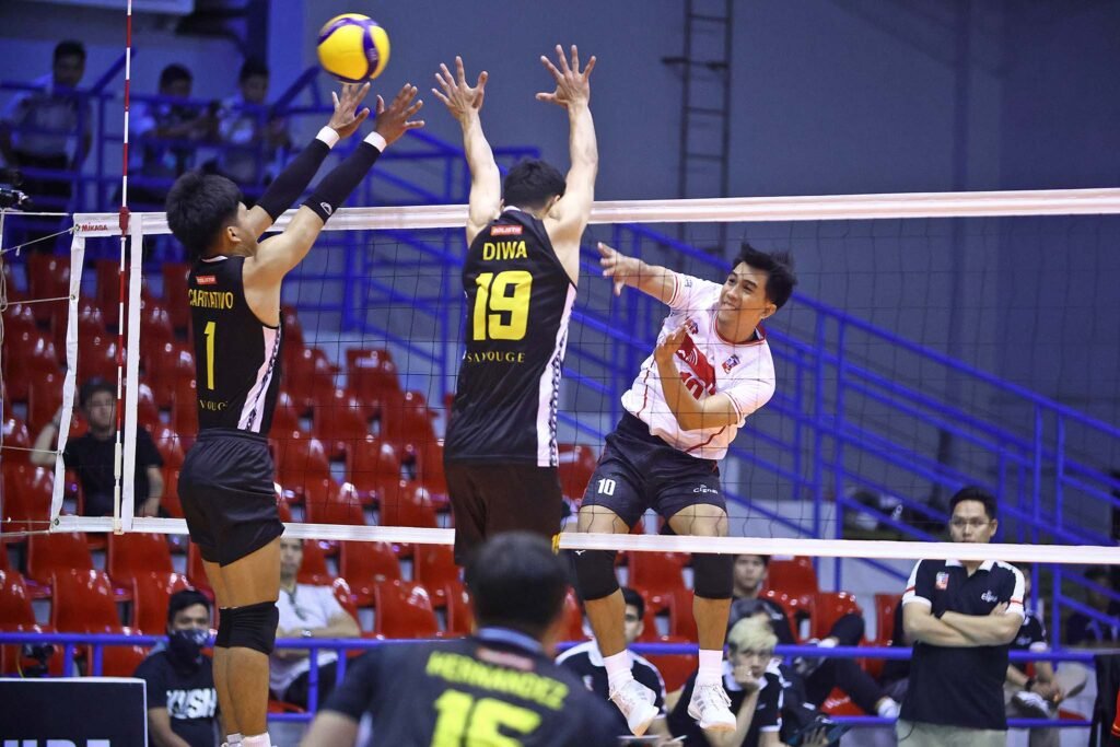 Cignal’s Wendel Miguel rises for a powerful spike against Savouge’s defense. [Spikers Turf photo]