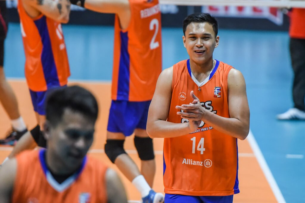 Ish Polvorosa’s elite playmaking has powered Criss Cross to a 6-0 record in Spikers’ Turf. [Spikers Turf photo]