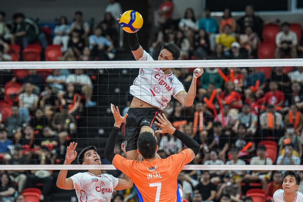 Cignal HD Spikers and Criss Cross battle for the top spot in the Spikers’ Turf Open Conference. [Spikers' Turf photo]