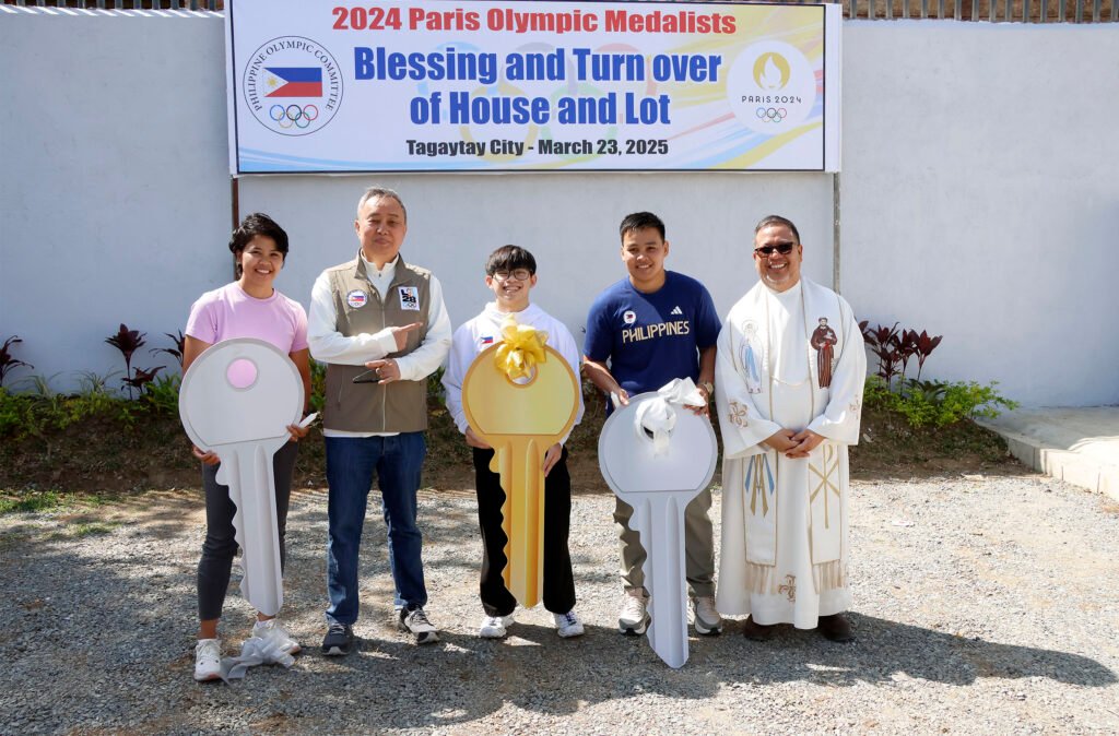 Philippine Olympic Committee (POC) president Abraham “Bambol” Tolentino, Carlos Yulo, Nesthy Petecio, Aira Villegas and Fr. Eugenio Lopez