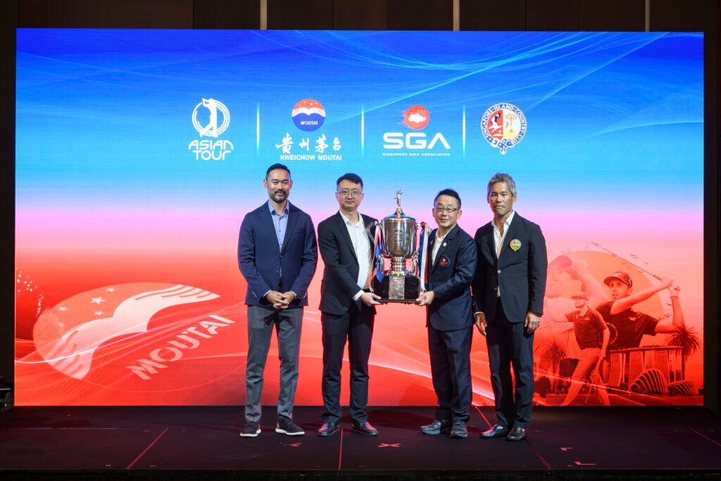 Cho Minn Thant, Commissioner & CEO, Asian Tour, pictured with Huang Jie, Chairman, Guizhou Moutai Chiew.