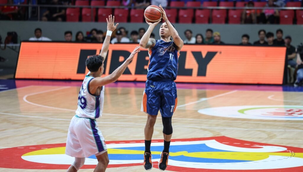 Chris Newsome hits the game-winner to seal Meralco’s comeback win over Converge. [PBA images]