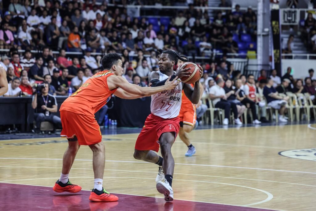 CJ Perez drives to the basket against Meralco's defense. [PBA Images]