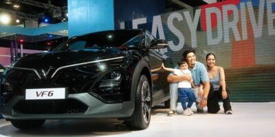 Prince Rivero behind the wheel of the VF 6 at MIAS 2025 – “The acceleration is really on point.”