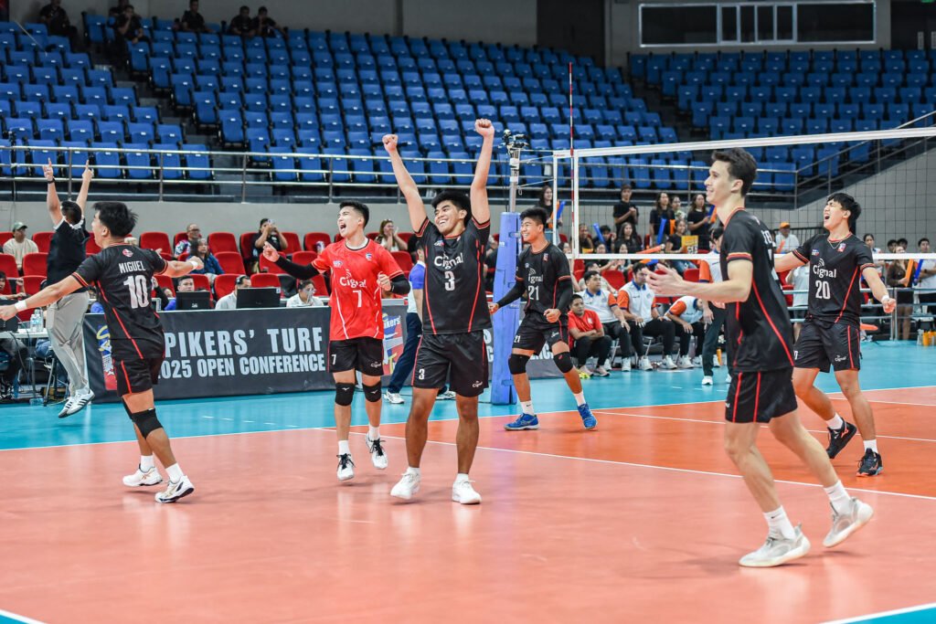 The Cignal HD Spikers celebrate their ninth Spikers’ Turf championship after sweeping Criss Cross. [Spikers Turf photo]