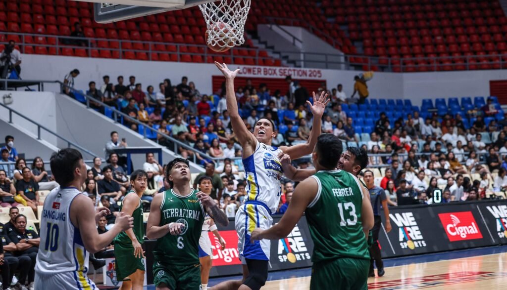 Zav Lucero drives hard to the rim as Magnolia dominates Terrafirma in Antipolo. [PBA Images]