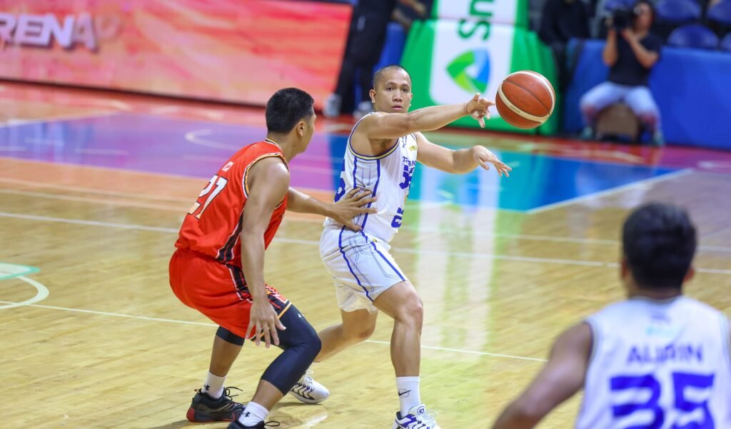 Almond Vosotros in his return game, helping TNT extend their win streak. [PBA Images]