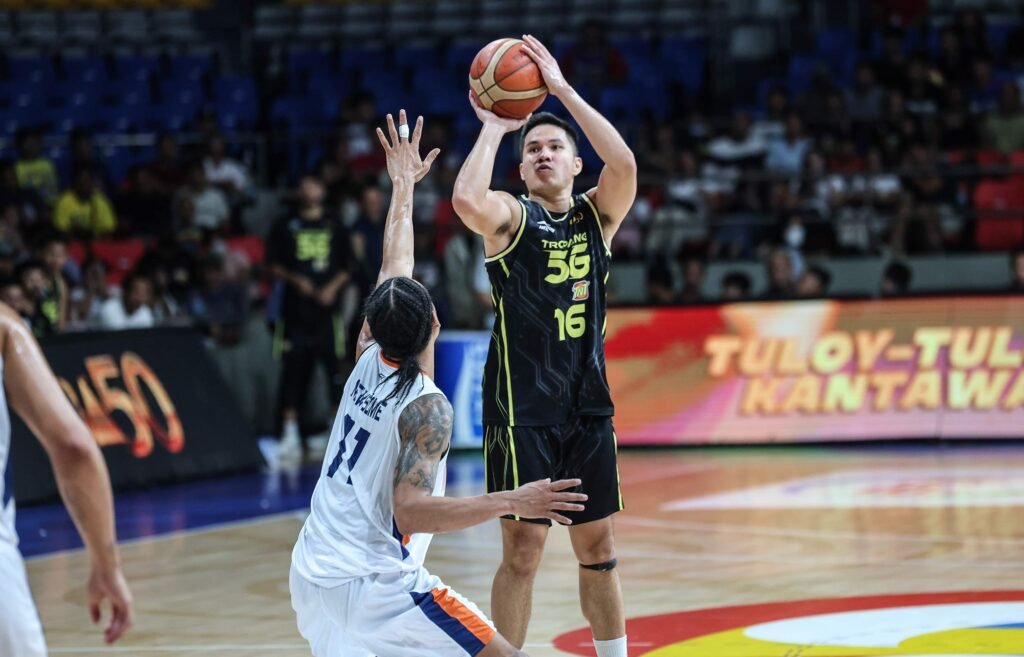 RR Pogoy explodes for 34 points and five triples to lift TNT over Meralco. [PBA Images]