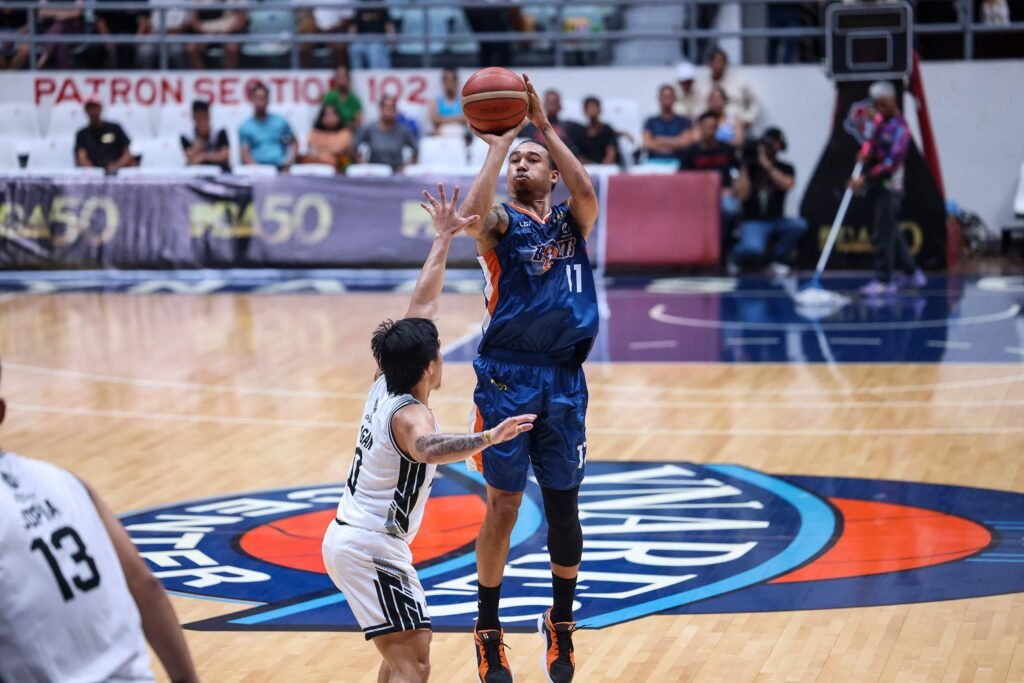 Chris Newsome attacks the basket to spark Meralco’s offense against Blackwater. PBA Images]