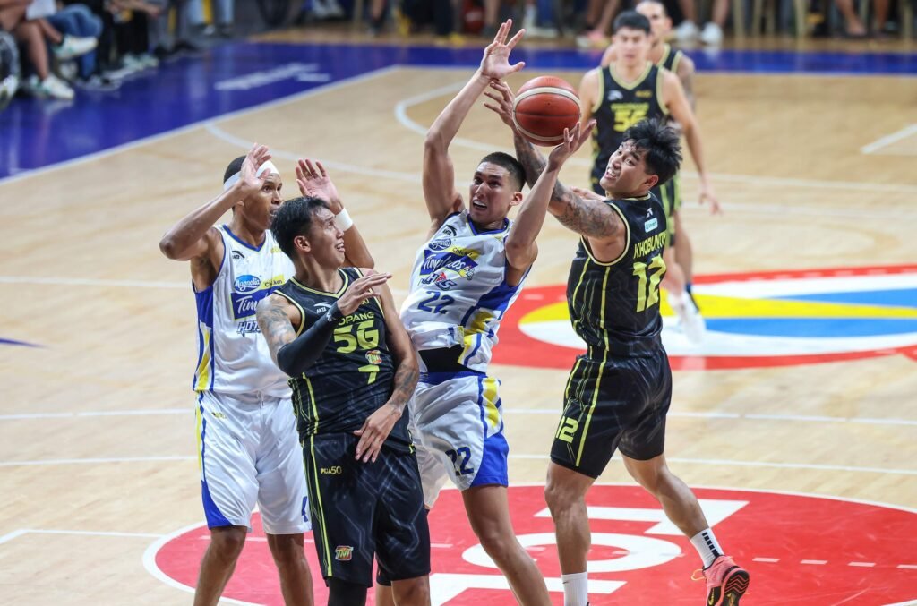 Zavier Lucero led the Hotshots with 24 points to clinch a Top Four finish [PBA Images]