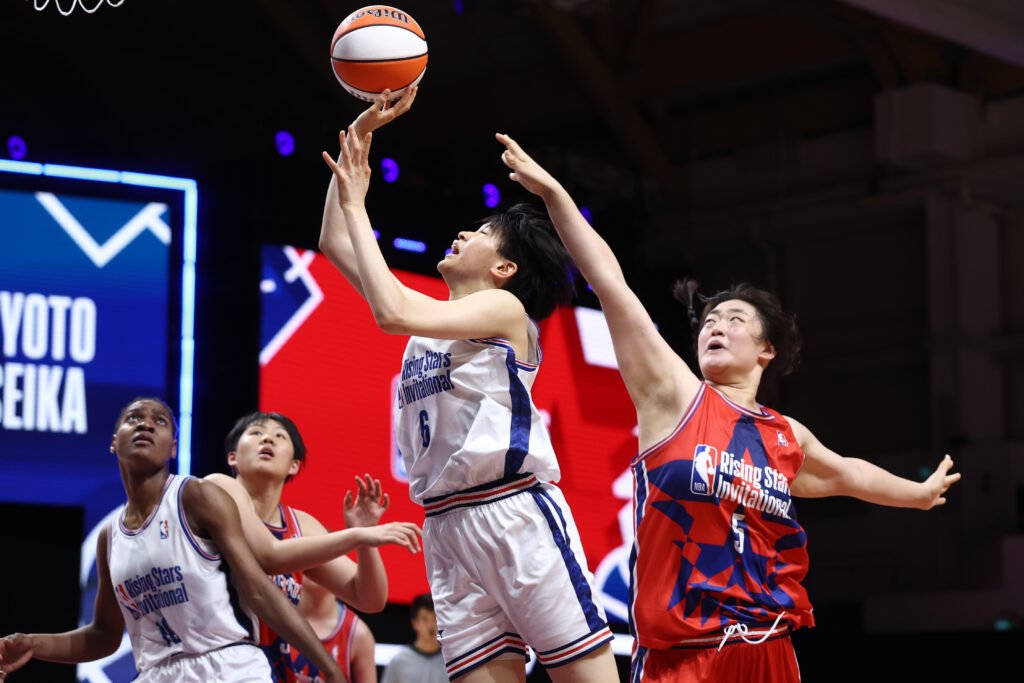 Action during the girls’ semi-final between Kyoto Seika Gakuen High School and Tsinghua University High School. [photo credit: NBA Rising Stars Invitational]