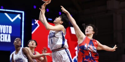 Action during the girls’ semi-final between Kyoto Seika Gakuen High School and Tsinghua University High School. [photo credit: NBA Rising Stars Invitational]