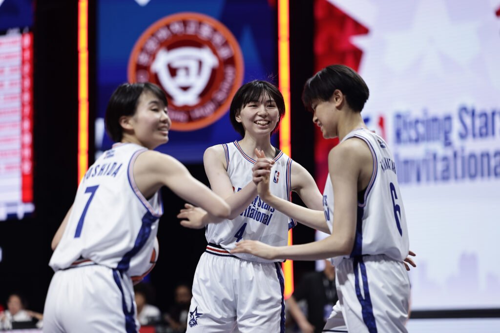 Kyoto Seika Gakuen celebrates a dominant championship win at the NBA Rising Stars Invitational. [photo credit: NBA Rising Stars Invitational]