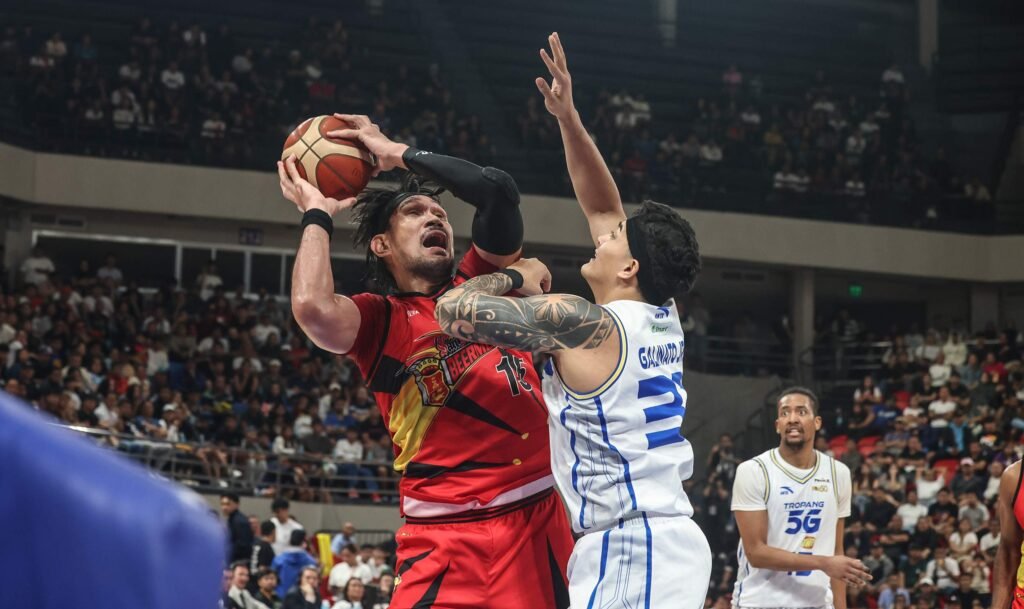 June Mar Fajardo dominates Game 6 with a near-perfect 24-point performance for the San Miguel Beermen. [PBA Images]