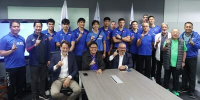 FIVB president Fabio Azevedo and PNVF and AVC president Ramon “Tats” Suzara with members of the Philippine national team called Alas Pilipinas and PNVF secretary-general Donaldo Caringal (second from left) and vice president Ricky Palou and board directors Tonyboy Liao and Yul Benosa.