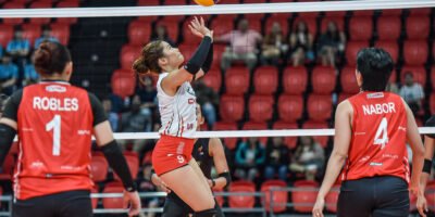 Jen Nierva anchors the Crossovers’ defense with 11 digs and 19 receptions. [PVL Images]