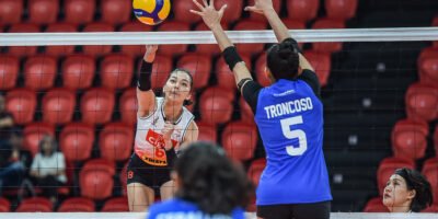 Erika Santos unleashes a cross-court hit during her 21-point explosion. [PVL Images]