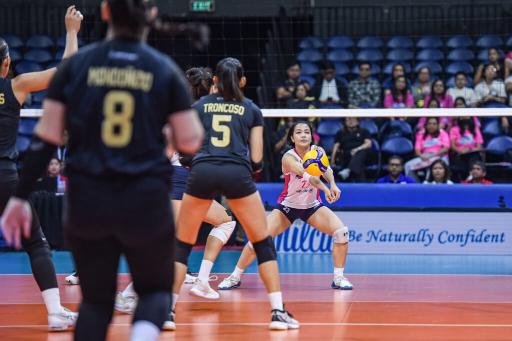 Jema Galanza shines with 18 points to lead Creamline into the bronze medal match. [PVL Images]