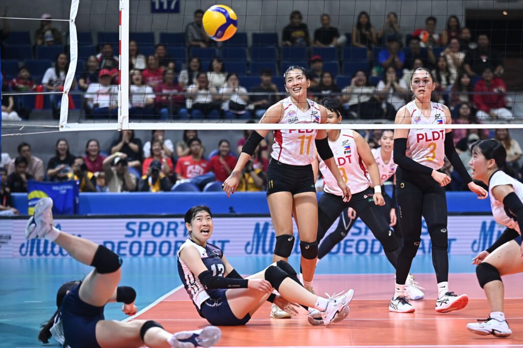 Kim Dy and Mika Reyes team up at the net to deny a Kobe Shinwa attack. [PVL Images]