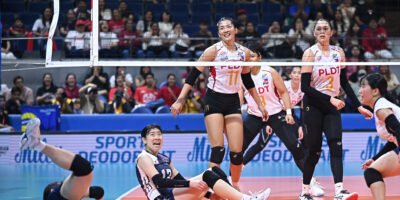 Kim Dy and Mika Reyes team up at the net to deny a Kobe Shinwa attack. [PVL Images]