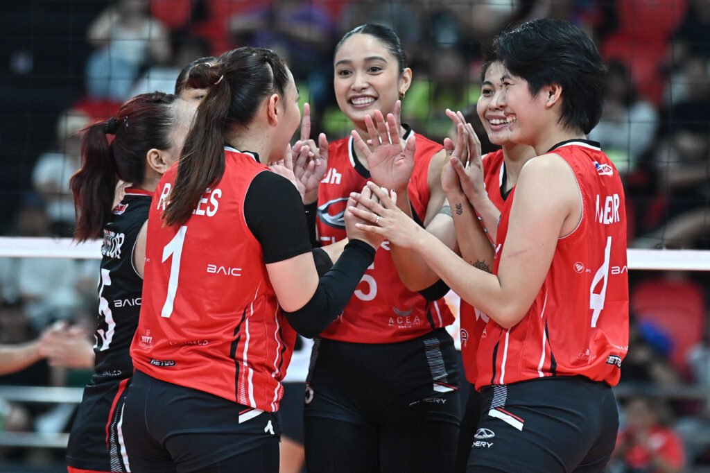 Chery Tiggo celebrates their straight-sets victory to secure a semifinal berth [PVL Images]