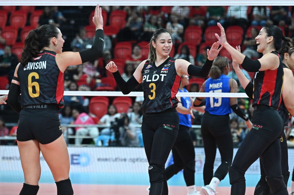 The PLDT High Speed Hitters celebrate after sweeping ZUS Coffee at the Philsports Arena. [PVL Images]