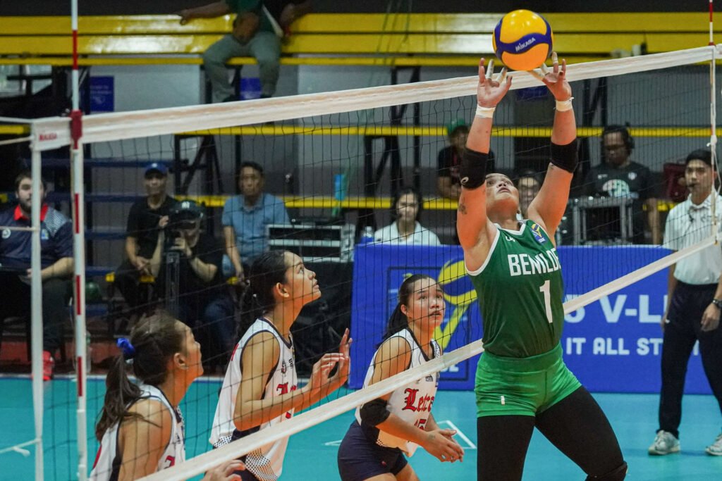 CSB setter Chenae Basarte orchestrates the offense with 24 excellent sets. [PVL Images]