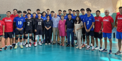 PH Ambassador to Romania Noel Eugene Eusebio Servignon and Chi Torrato Servignon, Romania’s Ambassador to the Philippines Raduta Dana Matache, as well as Second Secretary and Consul Iris Caranzo strike a pose with the Alas Pilipinas Men’s team at the start of training camp in the Romanian city of Piatra Neamt.
