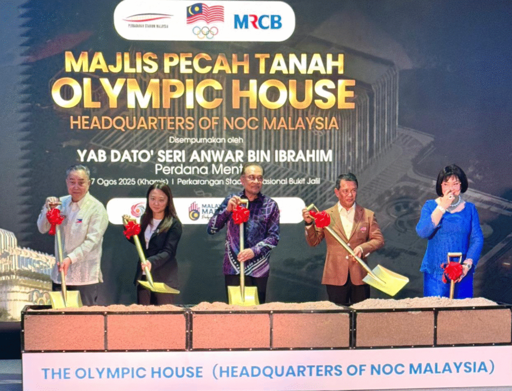 PHILIPPINE Olympic Committtee president and Olympic Council of Asia Legal Committee chairman Abraham “Bambol” Tolentino (left) with (from left) Malaysia Youth and Sports Minister Hannah Yeoh and Prime Minister Datuk Seri Anwar Ibrahim, Olympic Council of Malaysia president Tan Sri Mohamad Norza Zakaria and Badminton World Federation president Khunying Patama Leeswadtrakul.