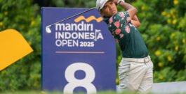 Ariffin soars with two eagles to grab halfway lead at Mandiri Indonesia Open