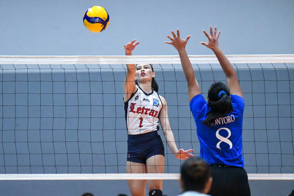 Judiel Nitura rises against Ateneo’s frontline. [PVL Images]