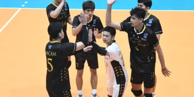 UST celebrates after clinching a semifinal berth in the V-League. [PVL Images]