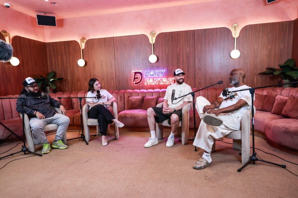Gary Payton shares stories from his career during the Daily Fantasy panel in Manila.