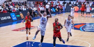 Jonnel Policarpio leads NLEX’s comeback against San Miguel. [PBA Images]