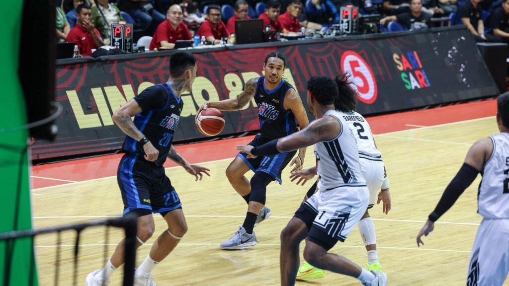 Chris Newsome leads the Meralco Bolts' charge with a 22-point performance in the PBA Philippine Cup. [PBA Images]