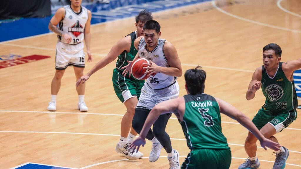 Christian David attacks the Terrafirma defense during Blackwater’s PBA Philippine Cup debut. [PBA Images]