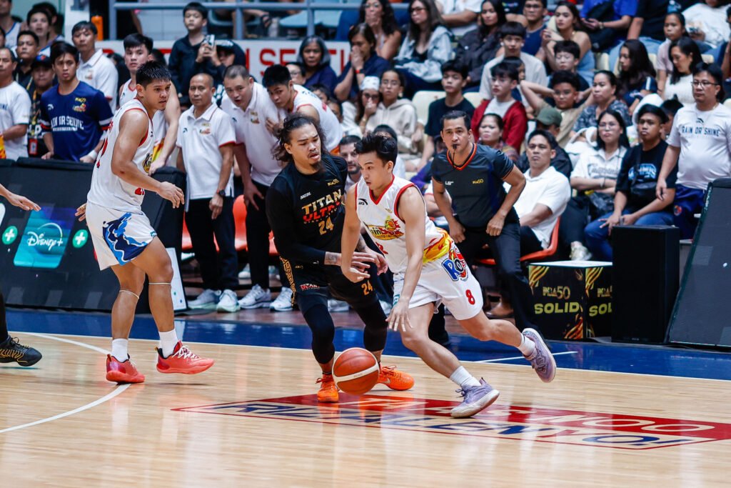 Anton Asistio comes up clutch! Four straight free throws in the final seconds gave Rain or Shine a 112-111 win over Titan Ultra. [PBA Images]