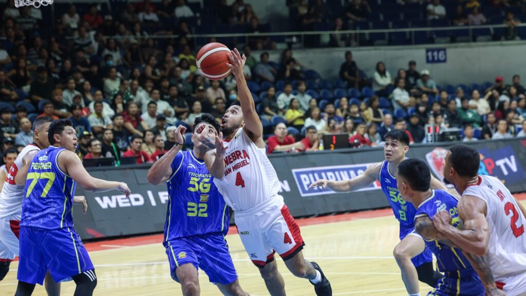 RJ Abarrientos plays through illness to contribute key baskets for Ginebra. [PBA Images]