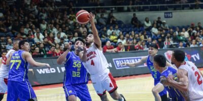 RJ Abarrientos plays through illness to contribute key baskets for Ginebra. [PBA Images]