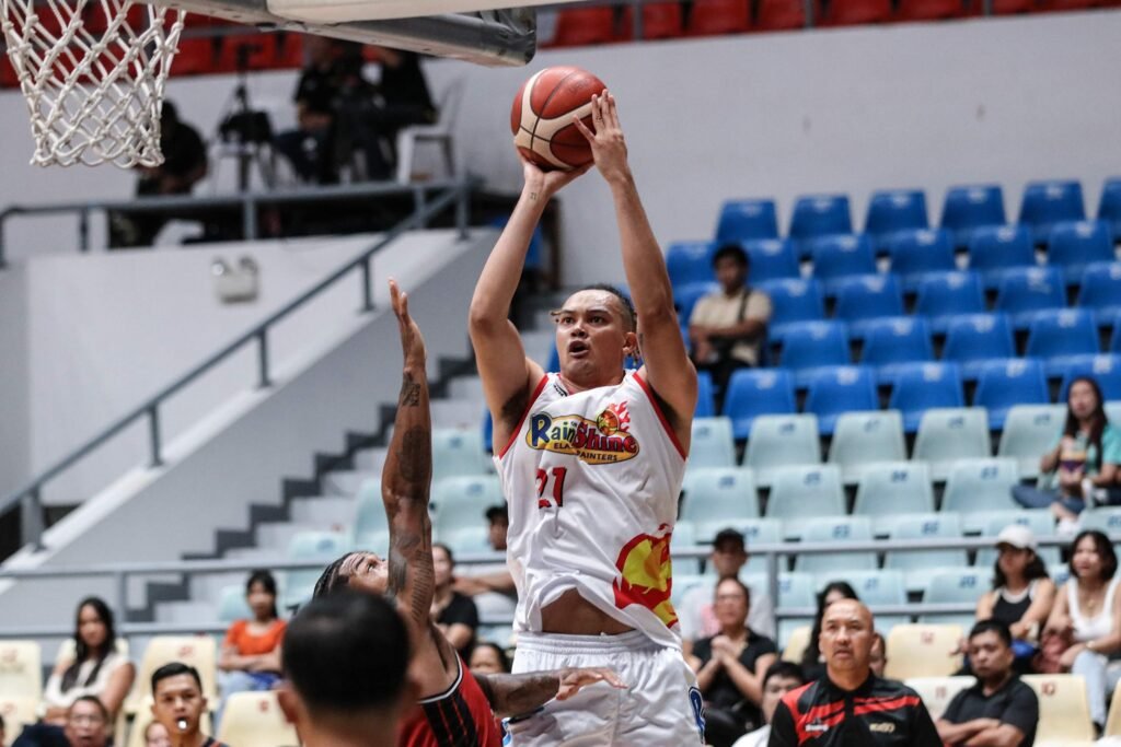 Keith Datu leads Rain or Shine’s balanced attack in their win over Blackwater. [PBA Images]