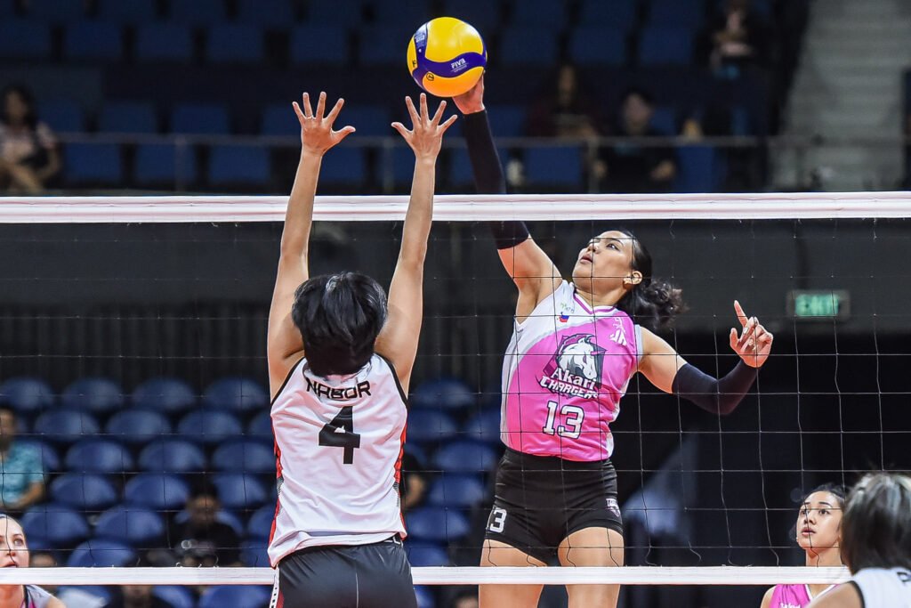 Ced Domingo powers Akari with clutch plays in the decisive fifth set. [PVL Images]