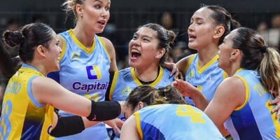 Bytsenko celebrates with teammates after sealing the fourth set. [PVL Images]