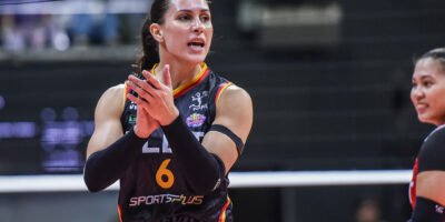 Savi Davison powers through the Choco Mucho defense during her 19-point performance. [PVL Images]