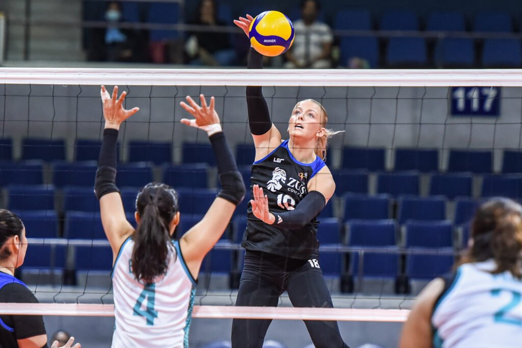 Anna DeBeer powers through the Galeries Tower defense for one of her 18 points. [PVL Images]