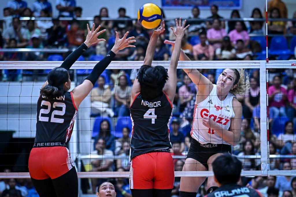 Lindsey Vander Weide celebrates after scoring the decisive point for Petro Gazz against Chery Tiggo. [PVL Images]